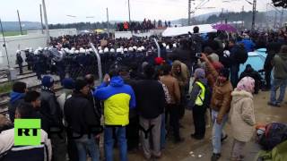 Беженцы попытались взять штурмом греческо-македонскую границу