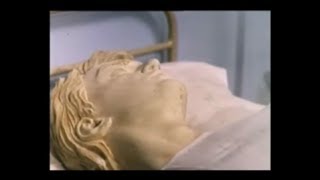 Machete 2 1990 - Hot Male Model To Stone Statue - Clip 5 Of 6
