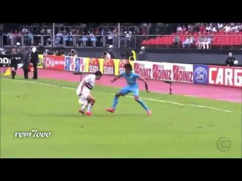 Amazing Neymar goals and skills 2013