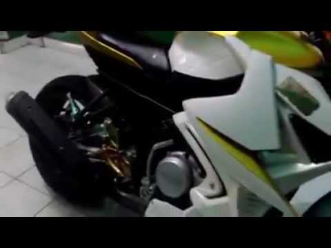 Video sepeda motor ferrari
