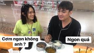 Thanh Chương bị cả đoàn làm phim Gia đình là Số 1 chọc đỏ mặt vì được Khánh Linh mang cơm đến !!!