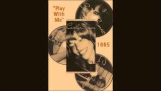 Watch Carly Simon Play With Me video
