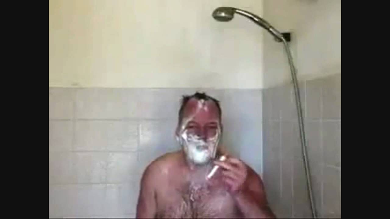 Мужик дрочет закрывшись в ванной фото