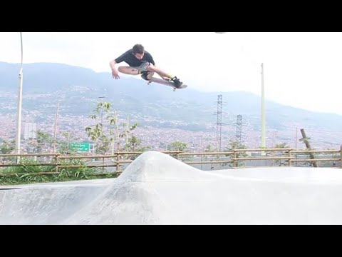 Arizona Iced Tea in Medellin Chimba De Parche Episode 2