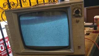 Servicing an early 60s zenith model K2127 19" B&W television Part 2/?