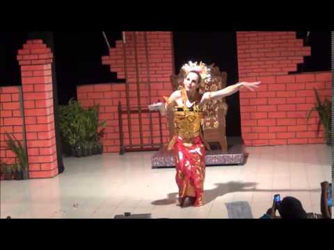 TARI PENDET Balinese dance by JULIE GAYNES