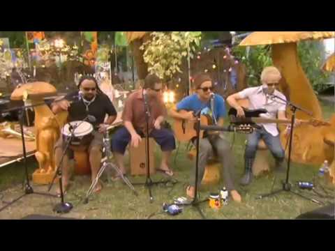 Jason Mraz - Im Yours (Live backstage at Glastonbury)