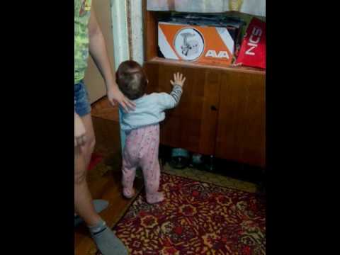Самка стала в угол