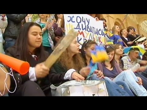 Ukraine: demonstration against a bill over Russian-language - no comment