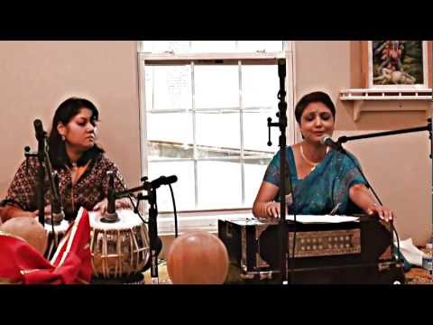 Debasri Mitra singing Amar Mayer Payer Jaba Hoye During Kali...