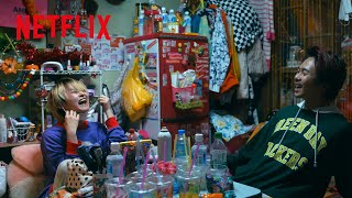 伊藤万理華・オカモトレイジ - 彼氏に金歯をもらって喜ぶ彼女 | もっと超越した所へ。 | Netflix Japan