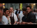 Ragazza a Napoli chiede ai ragazzi di fare l'amore con lei