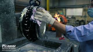 Fundición Centrífuga De Un Cojinete De Babbitt En Pioneer Motor Bearing Co. Español