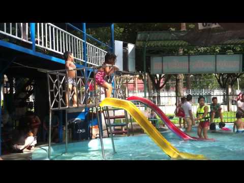 Bin và Như đi bơi tại công viên Lê Văn Tám ngày 21/07/2012 C