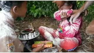 PACARNYA ULTAH DIKASI KUE DAN DICIUM SOSWET BANGET