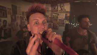 Watch Papa Roach Cut The Line video