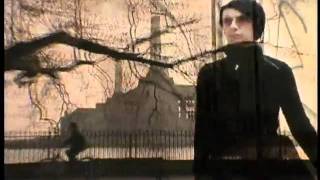 Watch Annie Lennox Pavement Cracks video