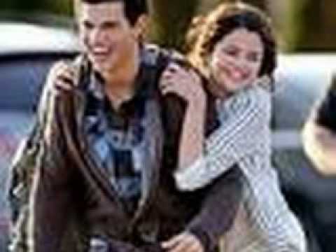 selena gomez taylor lautner kissing. Selena Gomez amp; Taylor Lautner Hugging in the Rain! 70734 shouts