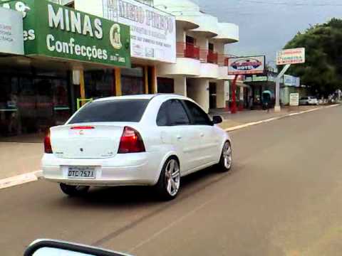 corsa sedan com aro 17 e rebaixado