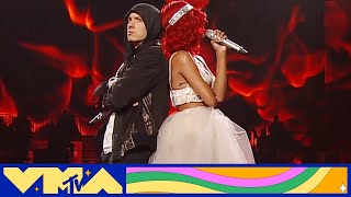 Download lagu Eminem & Rihanna Perform “Love the Way You Lie / Not Afraid” at 2010 VMAs | MTV