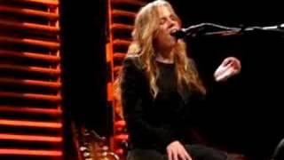 Watch Ilse Delange Beyond Gravity video