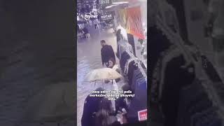 Eteğin Kısa Diyerek Genç Kıza Saldırdı