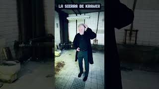 Tobin Bell Jigsaw Hace Un Tour Por El Baño Industrial De Saw