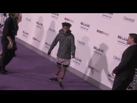 Is Jaden Smith Wearing a Skirt ...