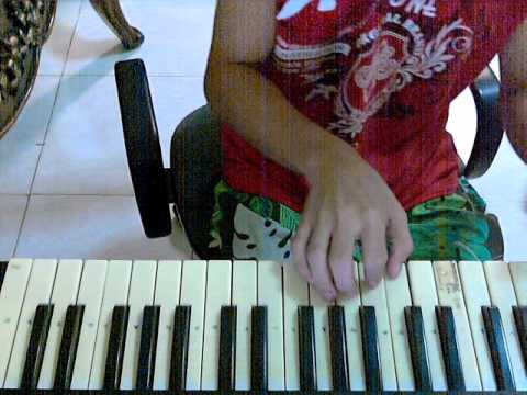 Me Playing Right Here Waiting by richard marx (intro only) ELEC. KEYBOARD!! :)