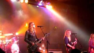 Watch Blackberry Smoke Train Rollin video