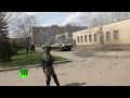 Video: Anti-govt militia drifting on Ukrainian APC in Slavyansk klip izle