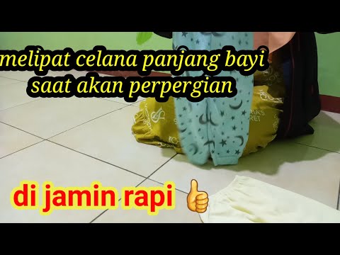 melipat celana panjang bayi