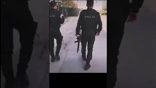 Biz Düşmeyiz..