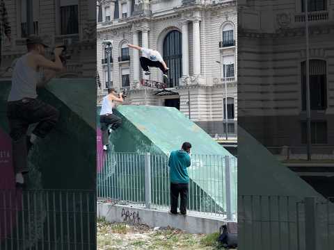 🫡 Jamie Foy In The Streets Of Buenos Aires!