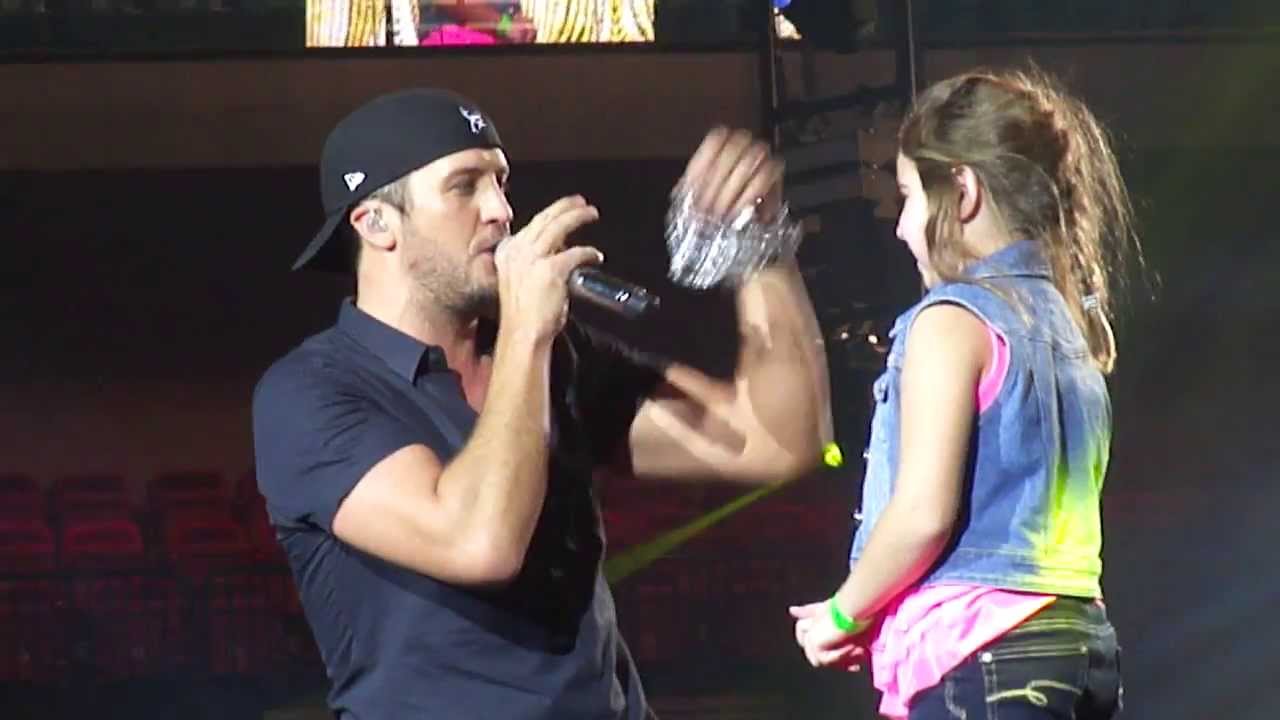 luke bryan youtube mix luke bryan brings little girl on stage is someone else luke bryan youtube mix luke bryan brings little girl on stage is someone else