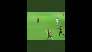 Sneijder’in Galatasaray’da attığı ilk gol. Drogba ve Melo ile Metin Oktay pozu v