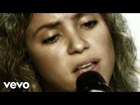 Shakira - Illegal (MTV 5 Star Live Performance) Ft. Santana
