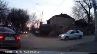 Видео ДТП 28.12.2015 Ростов-на-Дону, Народного ополчения и Доломановский от Дмитрий Корнев, улица Народного ополчения, Ростов-на-Дону, Россия