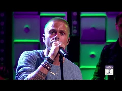 André Hazes Jr. zingt emotionele Humberto toe - RTL LATE NIGHT | RTL Late Night André Hazes Jr. zingt emotionele Humberto toe - RTL LATE NIGHT | RTL Late Night