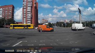 Видео Минск, пересечении ул. Варвашени и Партизанский проспек от Andrey Litvinov, улица Варвашени, Минск, Белоруссия