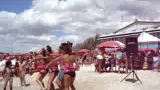 Beach Girls Dancing - Italian Summer Party