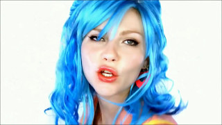 Kirsten Dunst - Turning Japanese