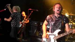 Watch Chickenfoot Avenida Revolucion video