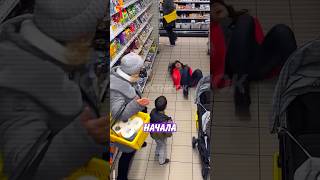 😯 Странная мамаша с сынулей шокировали покупателей в магазине! | Новостничок