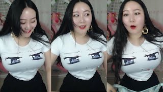 A Beautiful Asian girl chats live #01
