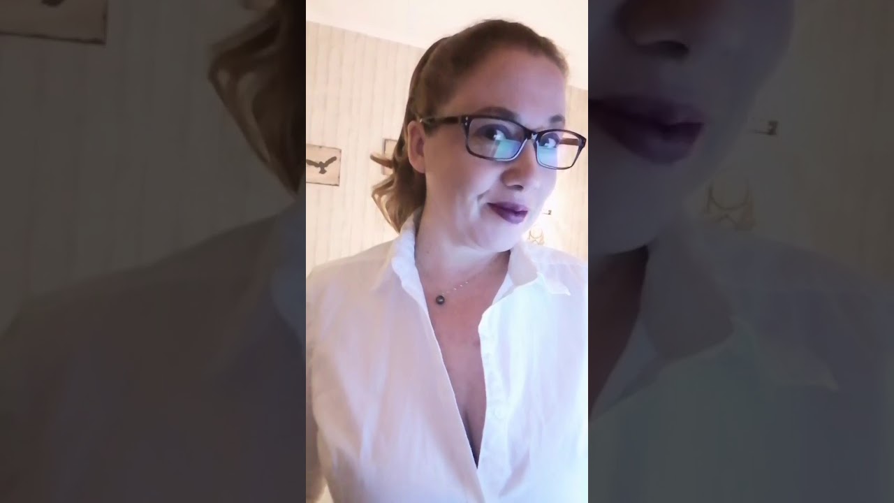 La secrétaire est sur Streamate
