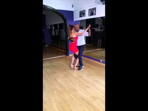 Martina Graf en su primer clase de Bachata