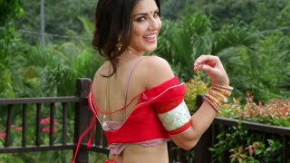 Sunny Leone shows her true colors Sunny Leone shows her true colors