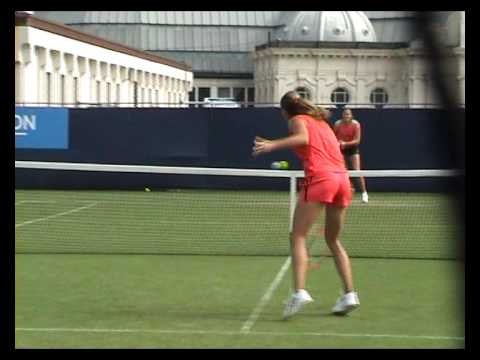 Nadia ペトロワ and Amelie モーレスモ practice in Eastbourne 2009 3