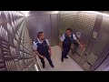 Watching video khi các chú cảnh sát làm nhạc công :!